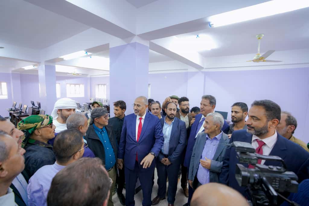 اللواء الزُبيدي يزور مديرية الشعيب ويفتتح مجمّع الشيخ محمد بن زايد التعليمي النموذجي بمنطقة القزعة