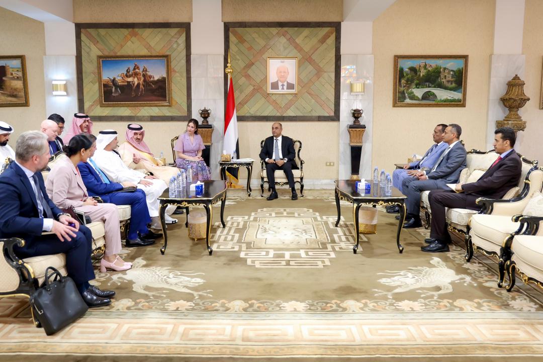 صدور بيان من سفراء عدد من الدول الراعية للعملية السياسية في اليمن حول الاجتماع مع رئيس الوزراء