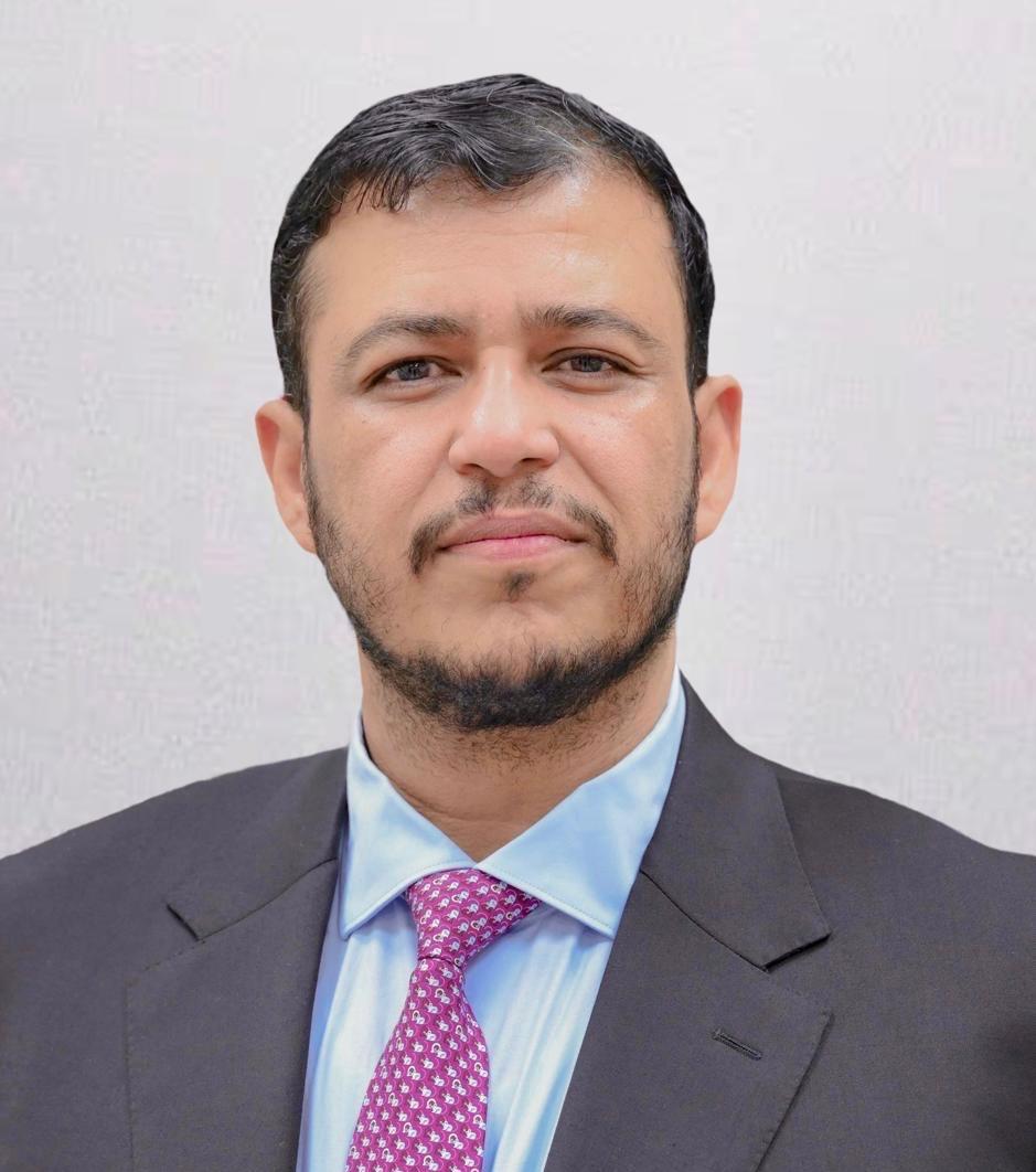 الدكتور عبدالله العليمي يطمئن على صحة العميد عدنان رزيق القميشي بعد العملية الإرهابية الحوثية الغادرة
