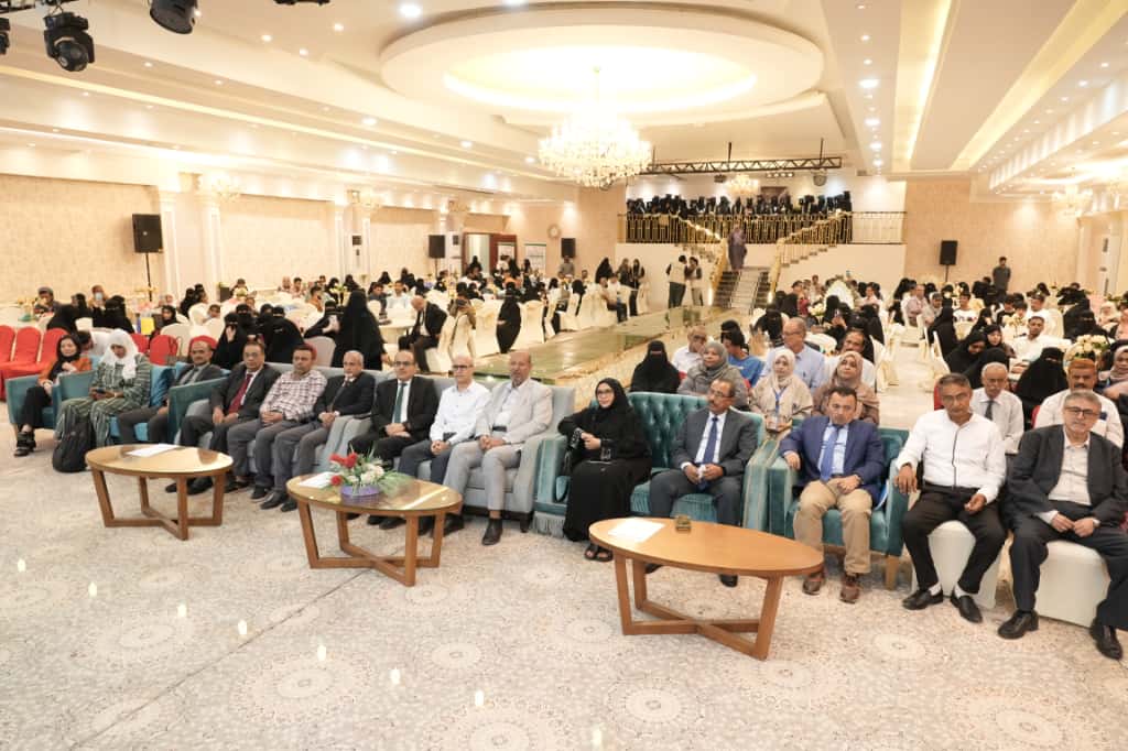 الاحتفاء بتخرج 207 قابلة تقنية من معهد الدكتور أمين ناشر بعدن