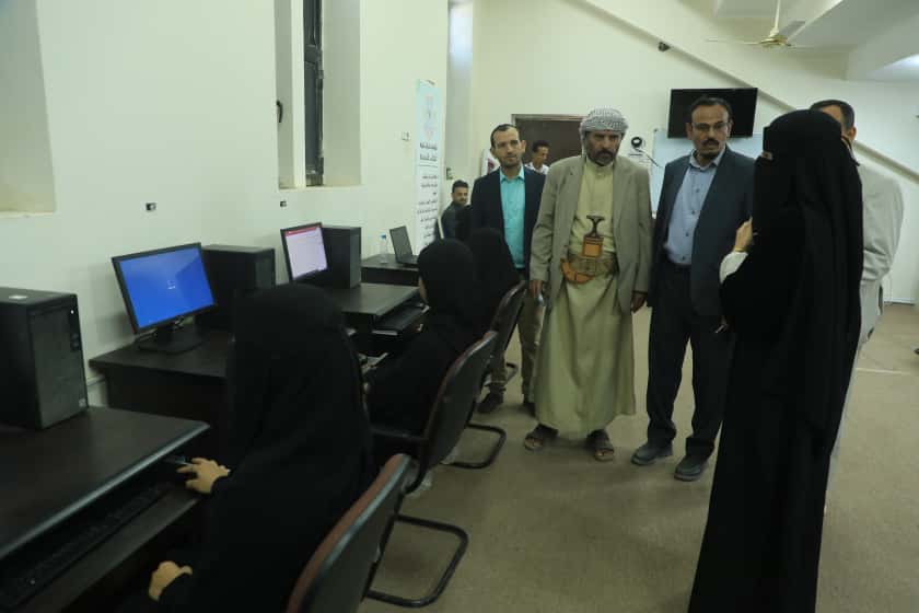 وكيل مأرب يدشن برنامج تدريبي في الرخصة الدولية لقيادة الحاسوب لـ 80 شاباً وشابة