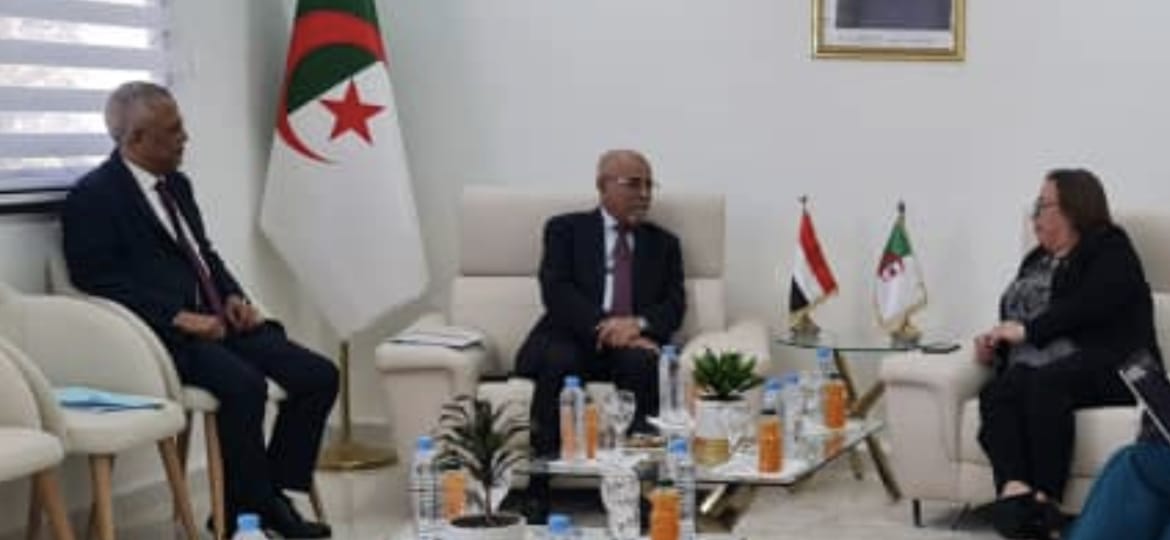 سفير اليمن يبحث مع وزيرة التعليم الجزائرية تعزيز التعاون في مجال التعليم الفني والتدريب المهني