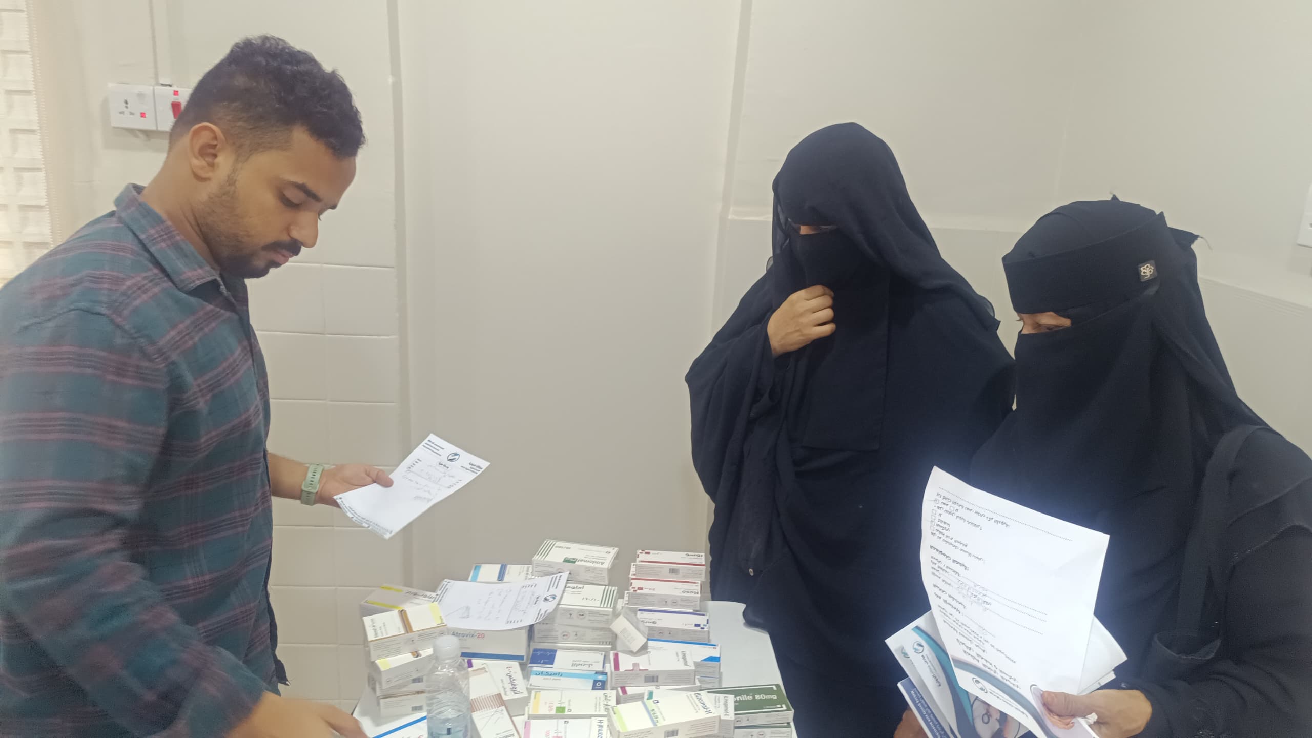 اختتام مخيم طبي مجاني لأمراض الضغط والسكري بعدن