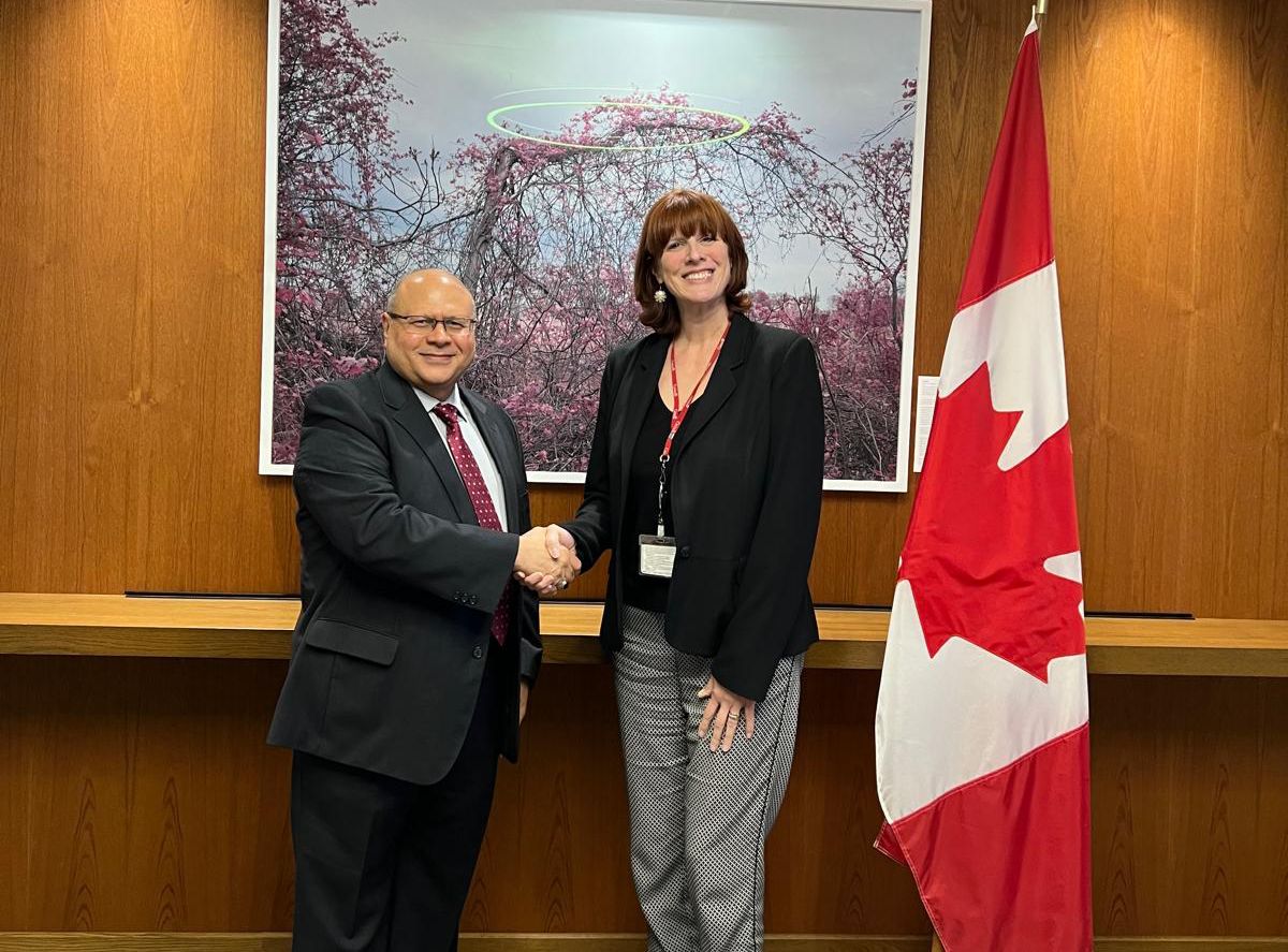السفير السلال يبحث مع مسؤولة كندية سبل تعزيز العلاقات الثنائية بين البلدين