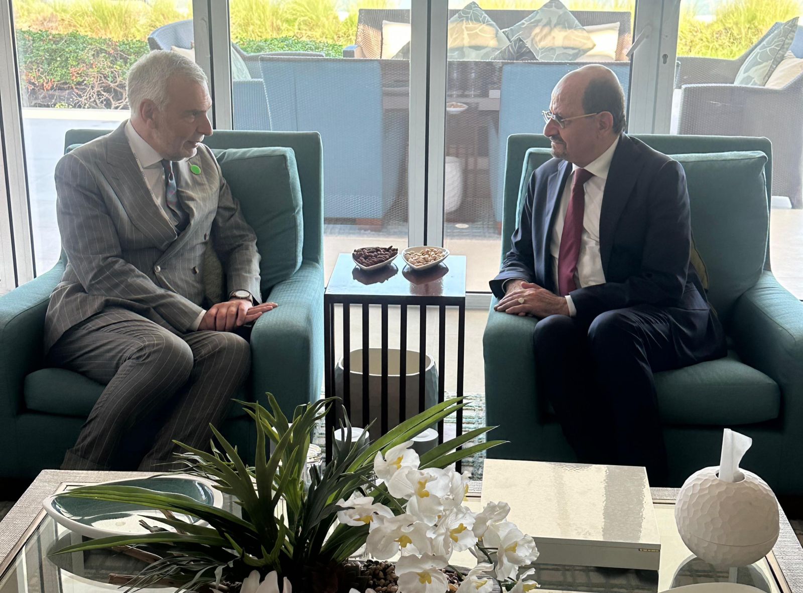 وزير الخارجية يبحث مع مسؤول في المفوضية الأوروبية تعزيز التعاون ودعم البرامج الإنسانية والتنموية