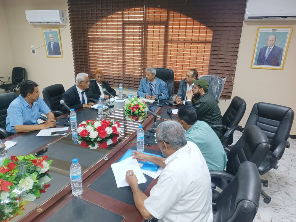 اجتماع في لحج يناقش حماية أراضي الدولة وتنظيم إجراءات التقاضي