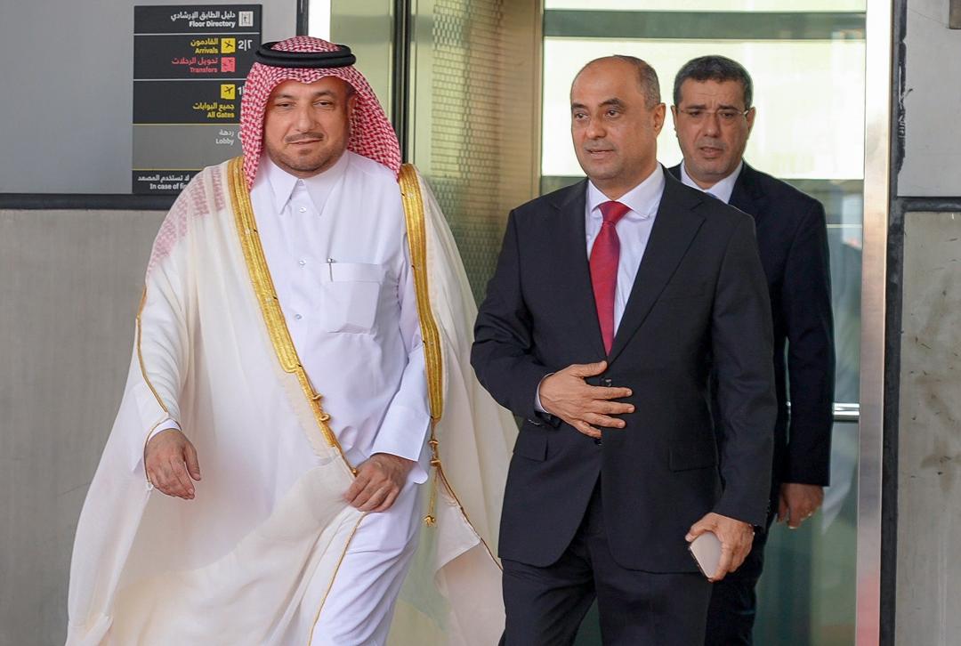 رئيس الوزراء يصل إلى الدوحة للمشاركة في القمة العالمية الثانية للتنمية الاجتماعية