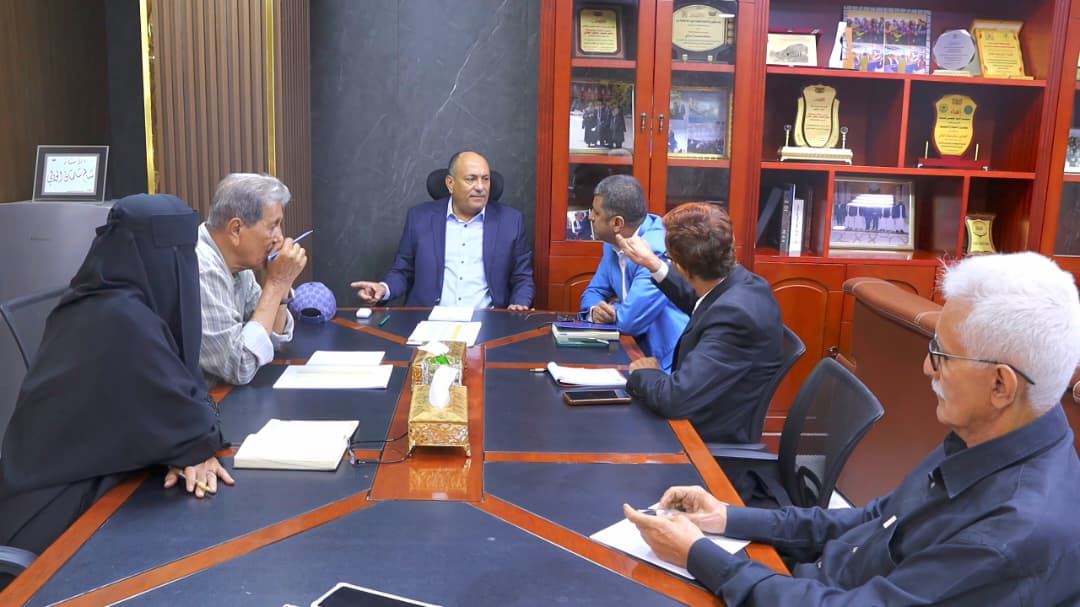 نائب وزير الصناعة والتجارة يترأس اجتماعاً لمناقشة ضبط إيقاع الأسعار واستقرار الأسواق