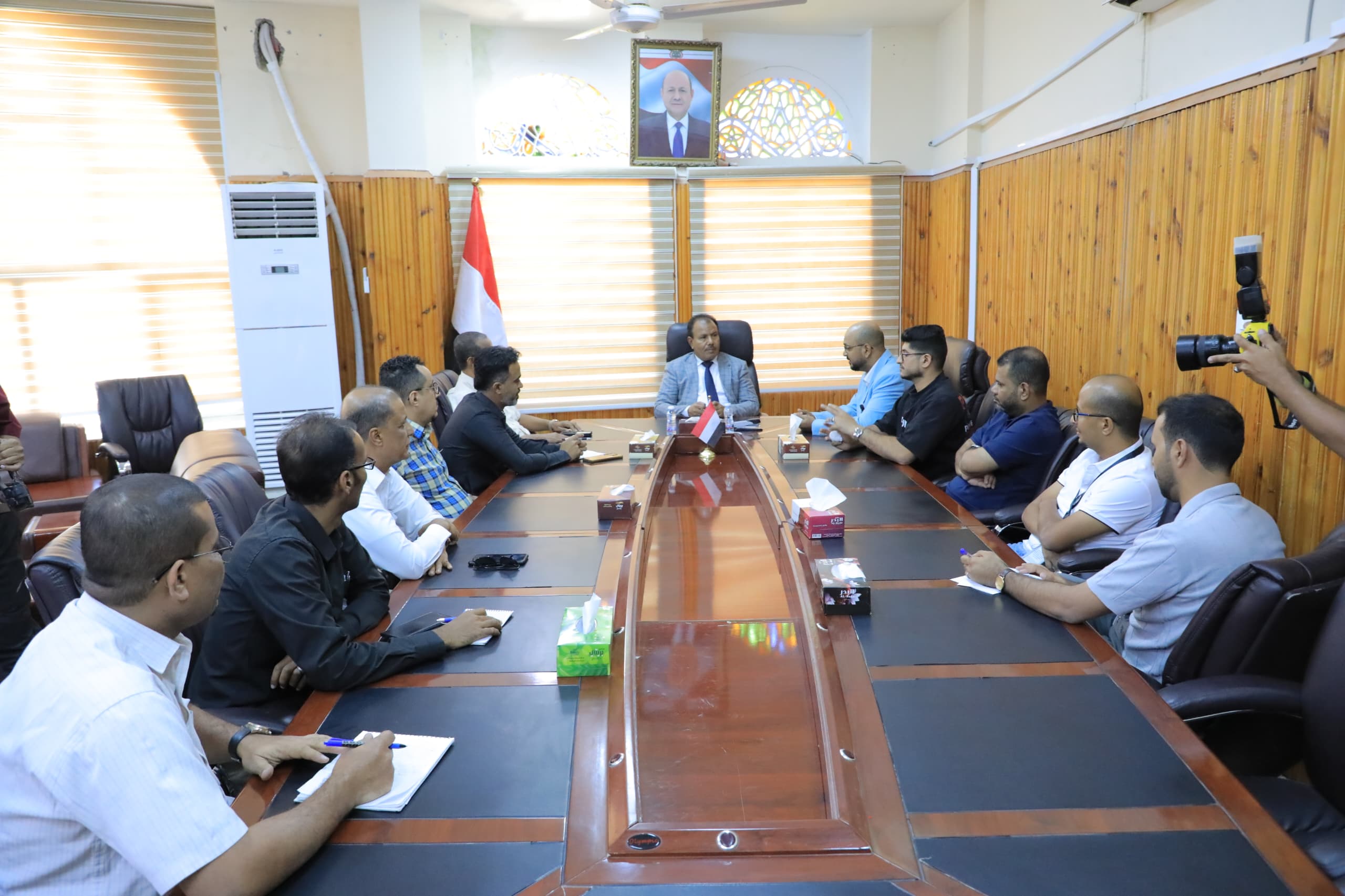 وكيل حضرموت يطلع على أنشطة مشروع تعزيز الحرف اليدوية نحو الأسواق المحلية "أثر"