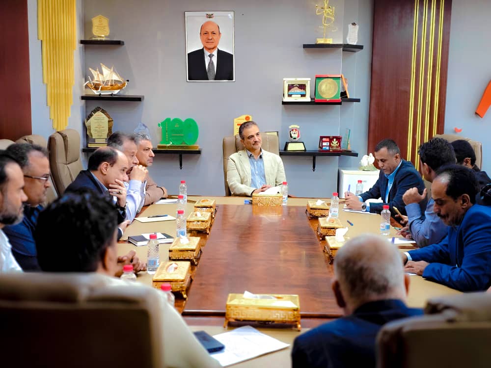 وزير الدولة محافظ عدن يوجه بتكثيف الحملات الميدانية لضبط المخالفين ومراقبة الأسعار