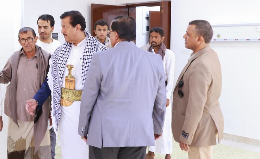 وكيل محافظة مأرب يتفقد أعمال الترميم والتجهيز في مستشفى الحزمة بمديرية