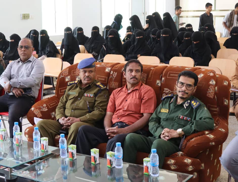 تنظيم محاضرة توعوية حول جرائم الابتزاز الإلكتروني في كلية المجتمع بسيئون