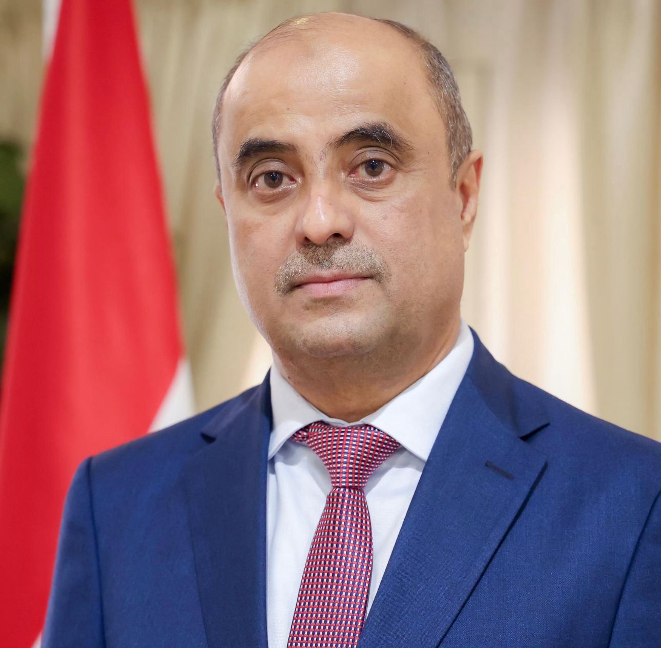 رئيس الوزراء يتابع تداعيات الحادث المروري في أبين ويوجه باتخاذ إجراءات عاجلة لتعزيز السلامة المرورية