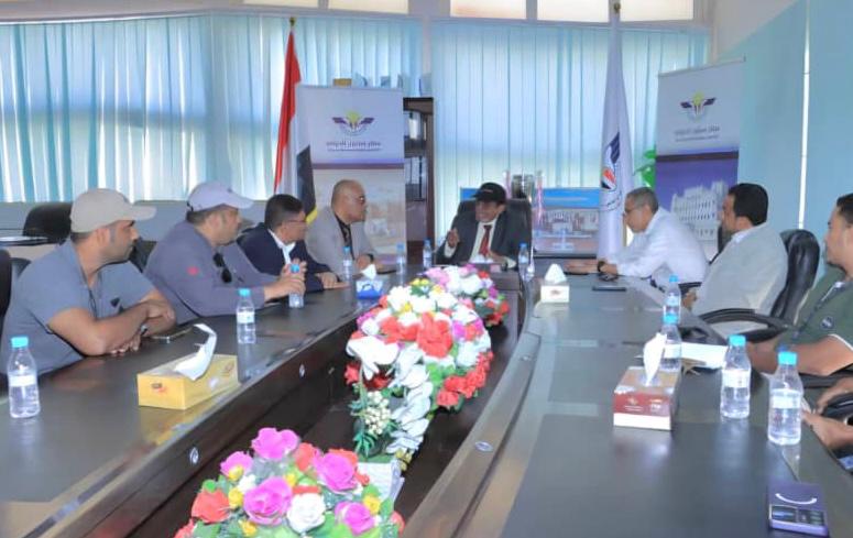 رئيس هيئة الطيران يطلع على سير العمل والمشاريع التطويرية في مطار سيئون الدولي