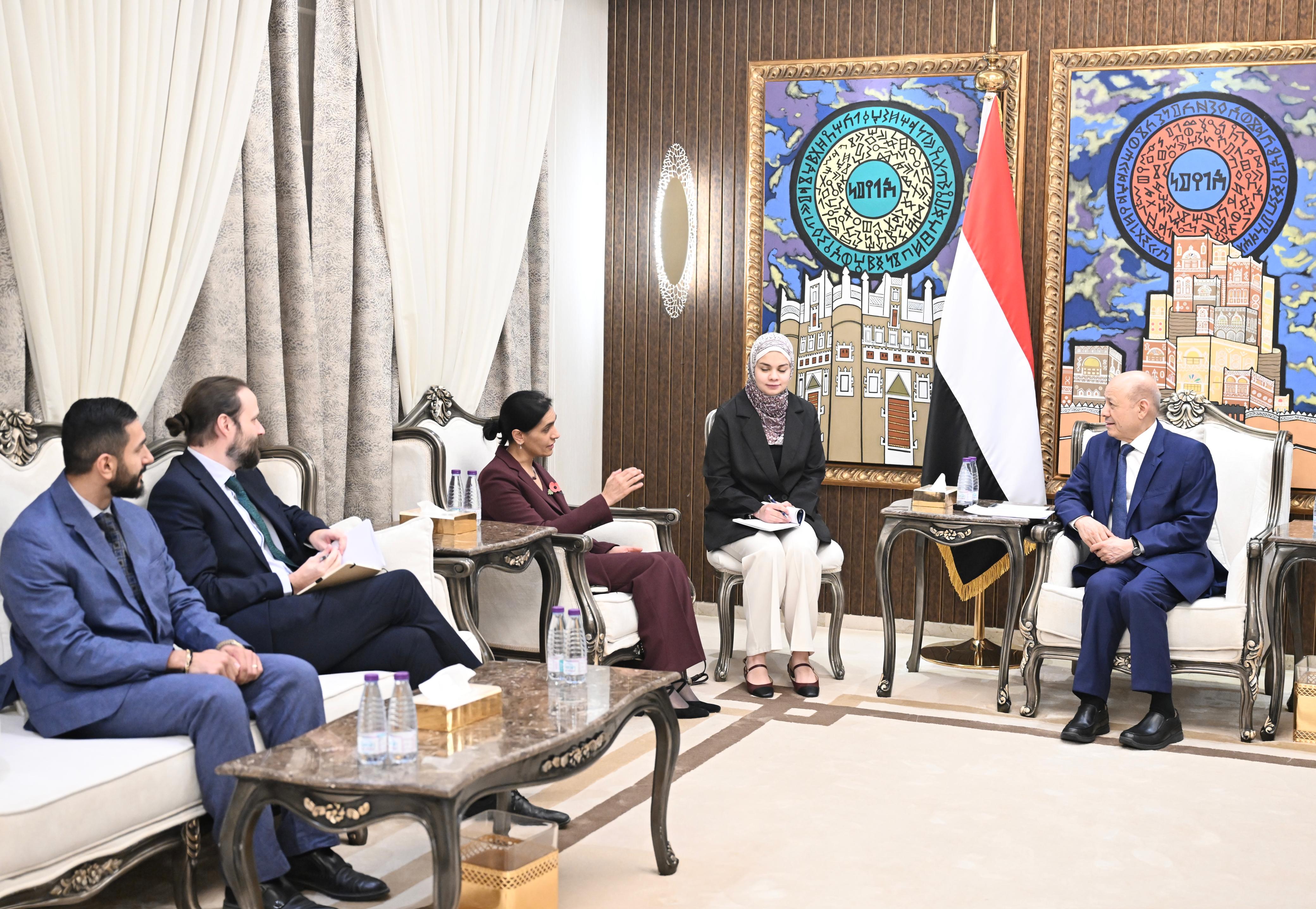 رئيس مجلس القيادة يستقبل سفيرة المملكة المتحدة