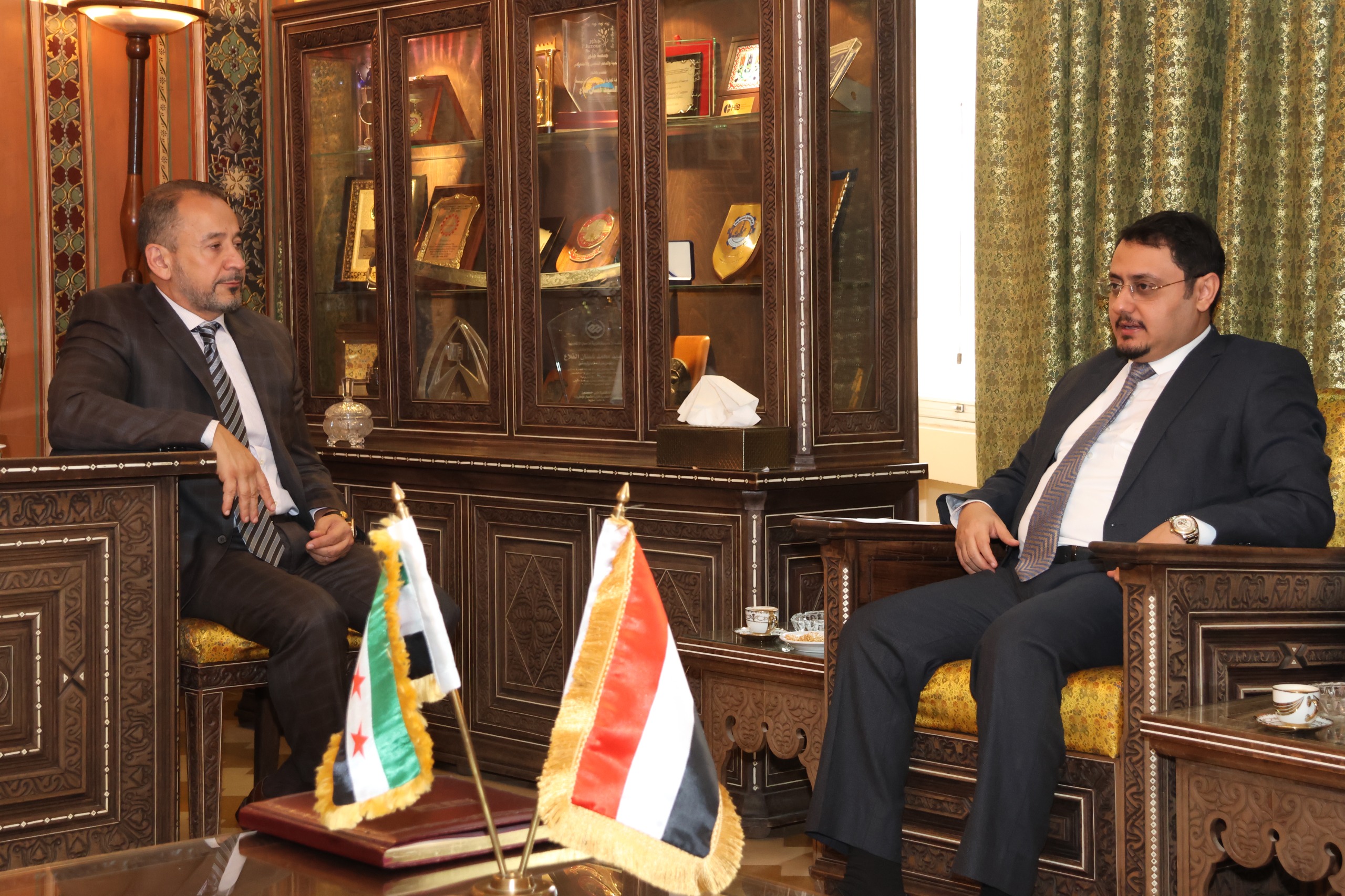 بعكر يبحث مع رئيس غرفة تجارة دمشق تعزيز العلاقات الاقتصادية والتجارية