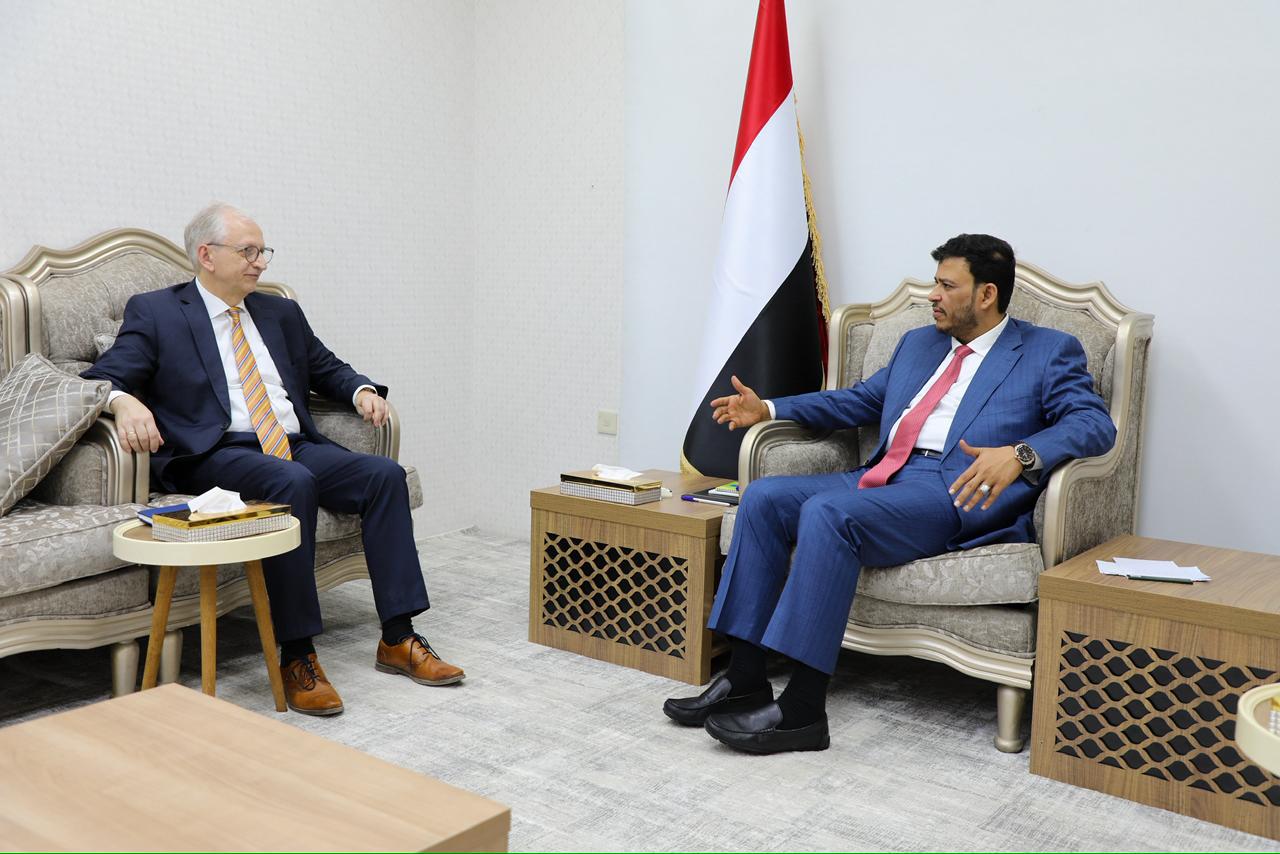 عضو مجلس القيادة الرئاسي الدكتور عبدالله العليمي يستقبل سفير ألمانيا الاتحادية