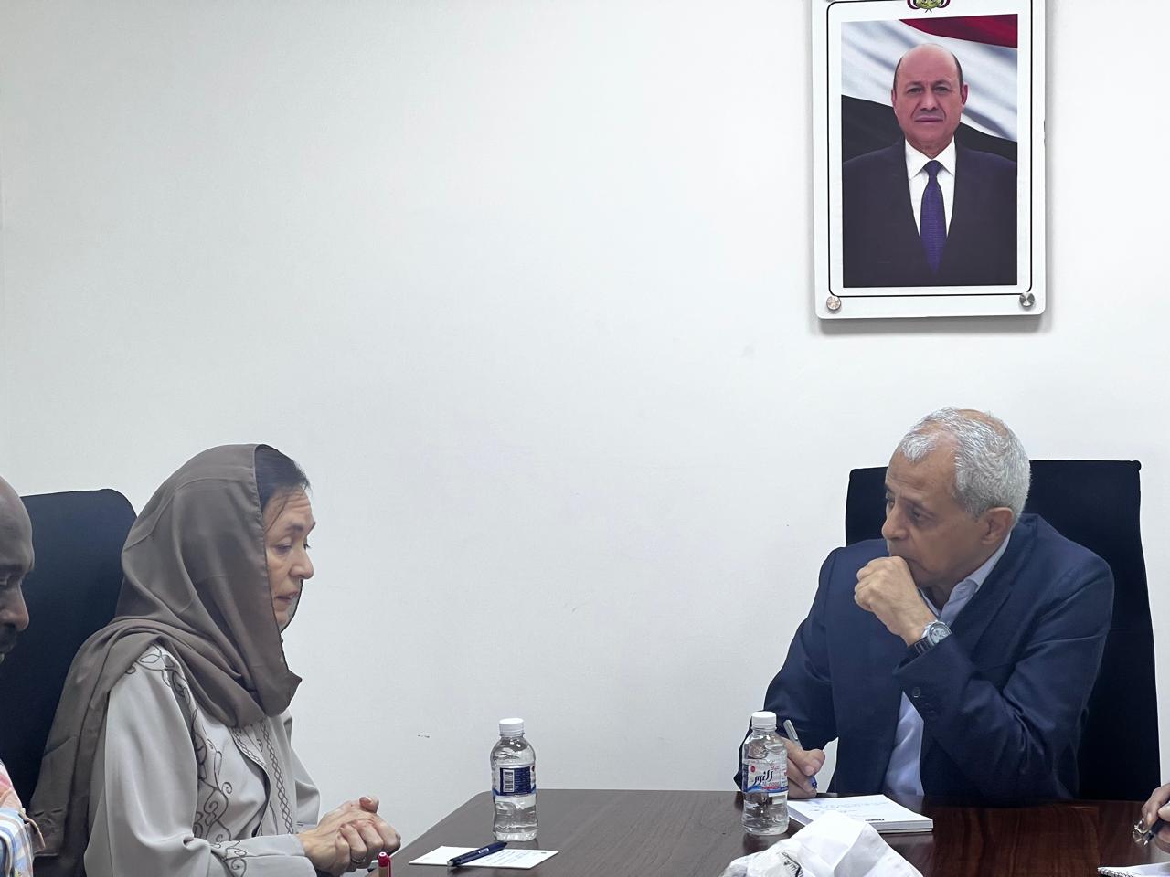 نائب وزير الخارجية مع نائب مدير بعثة (الأونمها) نشاط البعثة في الحديدة وتطوير أدائها