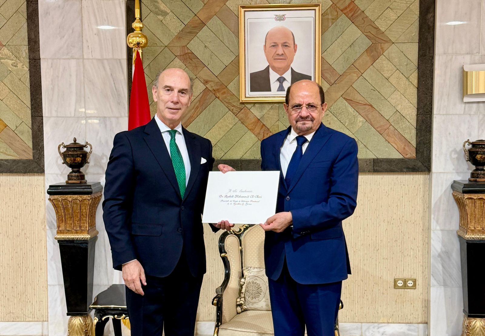 وزير الخارجية يتسلم نسخة من أوراق اعتماد السفير الاسباني