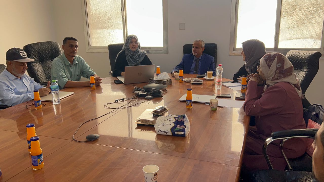 اجتماع صحي بعدن يناقش عمل دراسات استراتيجية لمكافحة سرطان الثدي