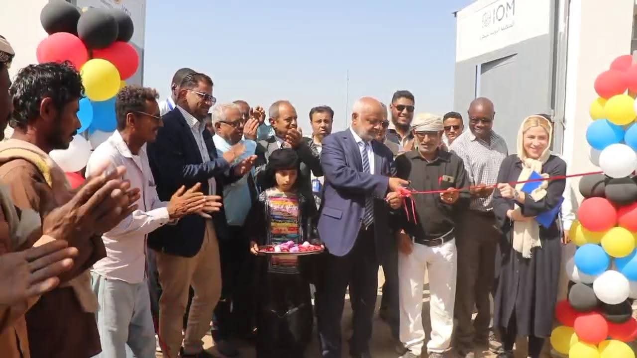 محافظ الحديدة يفتتح مشروع مياه في حيس