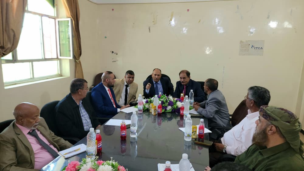 اجتماع الضالع يناقش تعزيز الاستثمار وتشديد الرقابة على الأسواق في الضالع