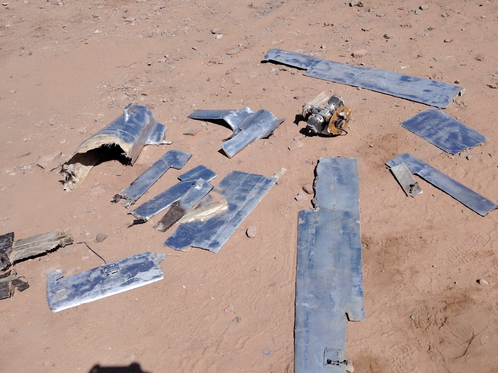 قوات محور الرزامات تسقط طائرة مسيرة حوثية في مديرية الصفراء بصعدة