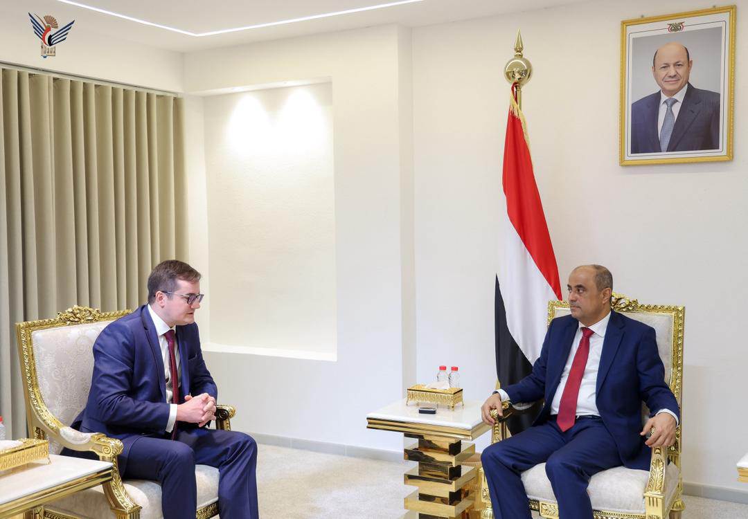 رئيس الوزراء يستقبل في عدن السفير الروسي الجديد لدى اليمن