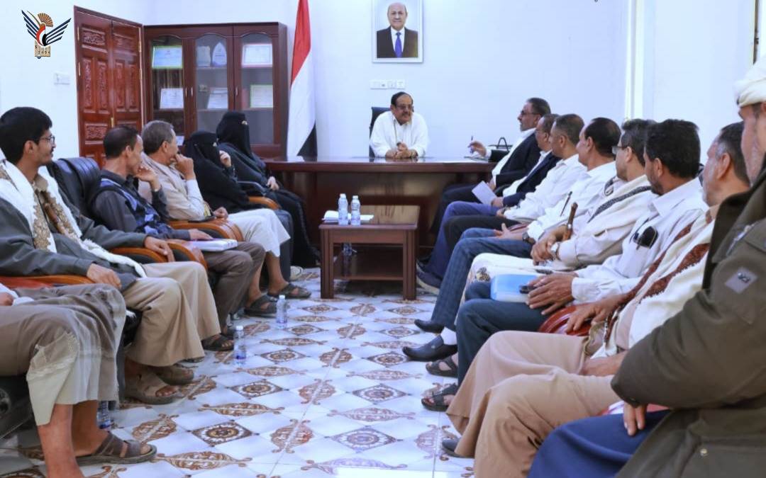 وكيل مأرب يتفقد سير العمل في الخدمة المدنية وانجاز التسويات والعلاوات وتصحيح الازدواج