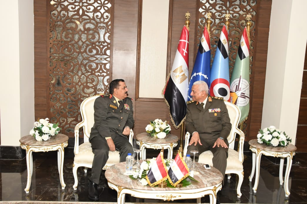وزير الدفاع يلتقي نظيره المصري