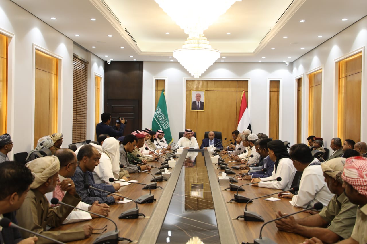 محافظ حضرموت يلتقي وفد أمنى وعسكري سعودي لمناقشة تطورات الأوضاع في المحافظة