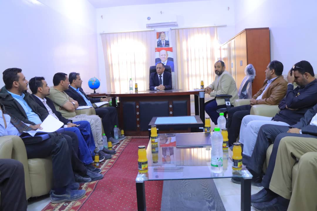 وزير الصناعة والتجارة ووكيل مأرب يترأسان اجتماعاً للجنة دعم تنفيذ قرارات الاصلاحات الاقتصادية والسعرية