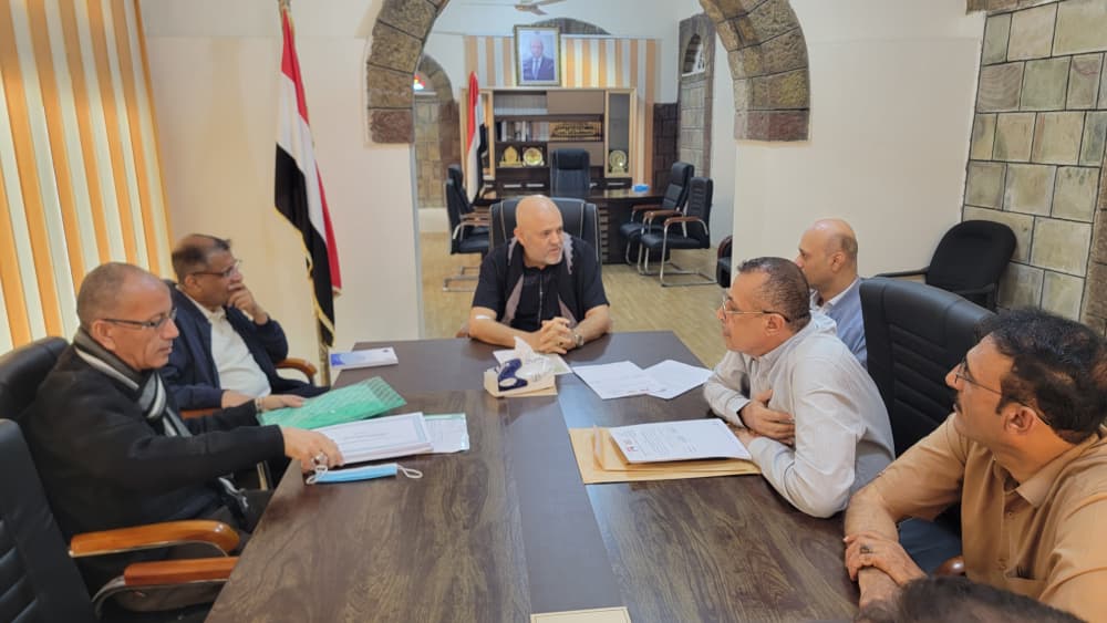 اجتماع برئاسة محافظ تعز يناقش إعداد الموازنة وخطط الانفاق والمشاريع للعام 2026
