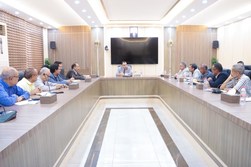 الوزير السقطري يناقش اعداد موازنة الوزارة للعام 2026 وخطة المشاريع المستقبلية