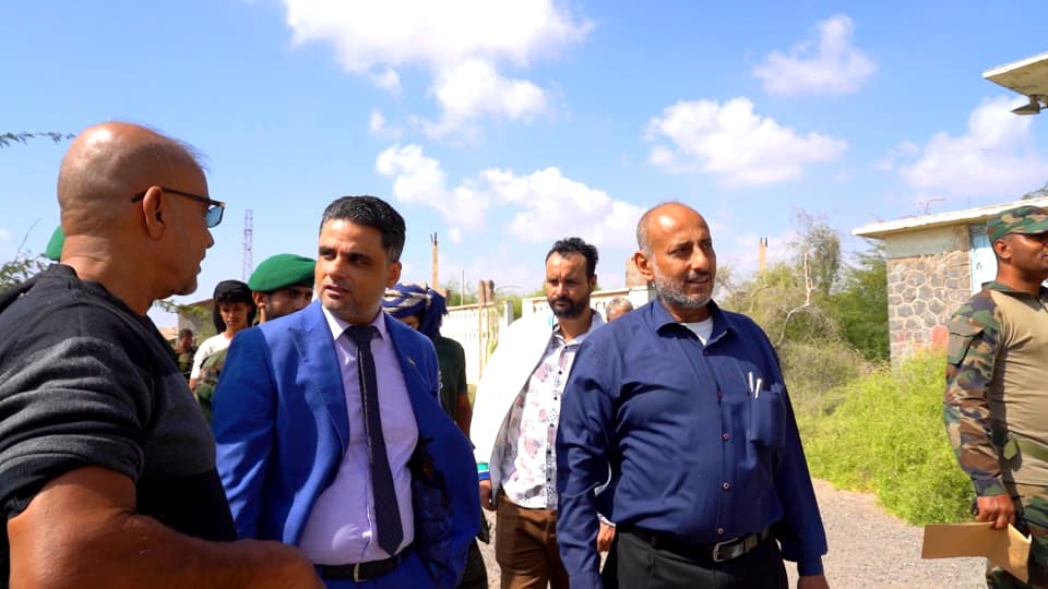 نائب وزير الإعلام والثقافة والسياحة يطلع على مركز الإرسال الإذاعي بمدينة الشعب