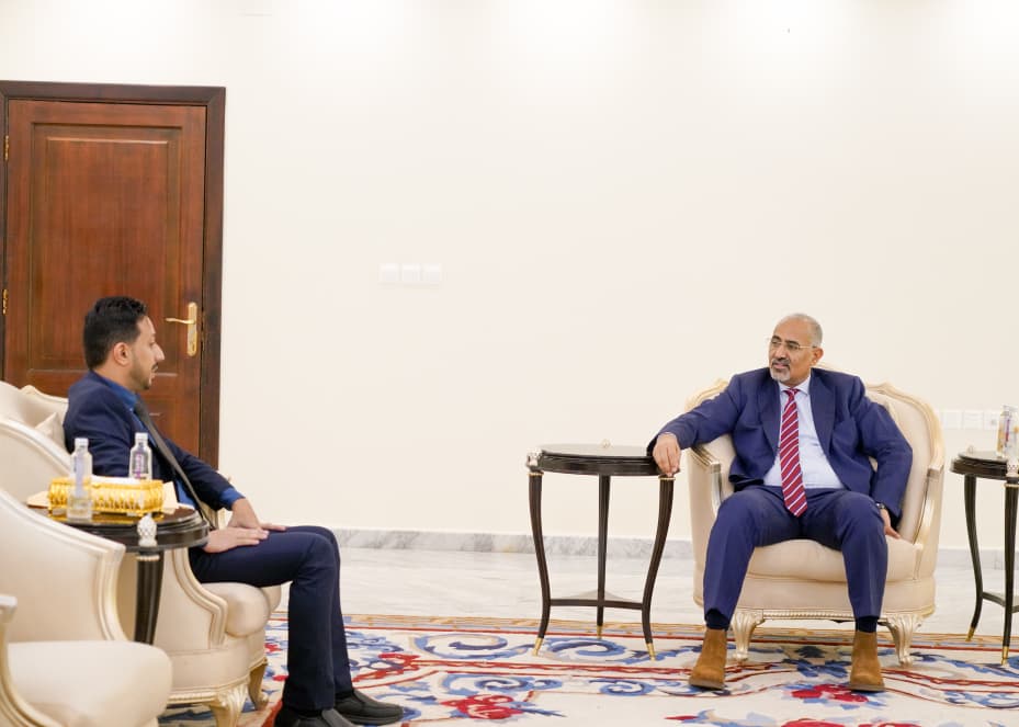 اللواء الزُبيدي يطّلع على سير العمل بهيئة الأراضي وخططها المستقبلية