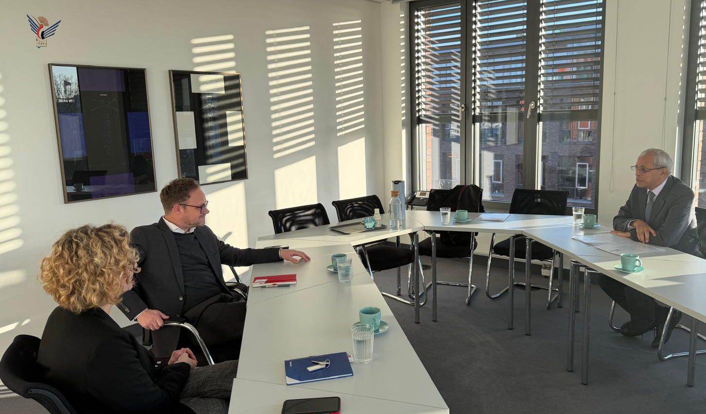 نائب وزير الخارجية يبحث مع مؤسسة "فردرش ايبرت الالمانية" الاوضاع في اليمن