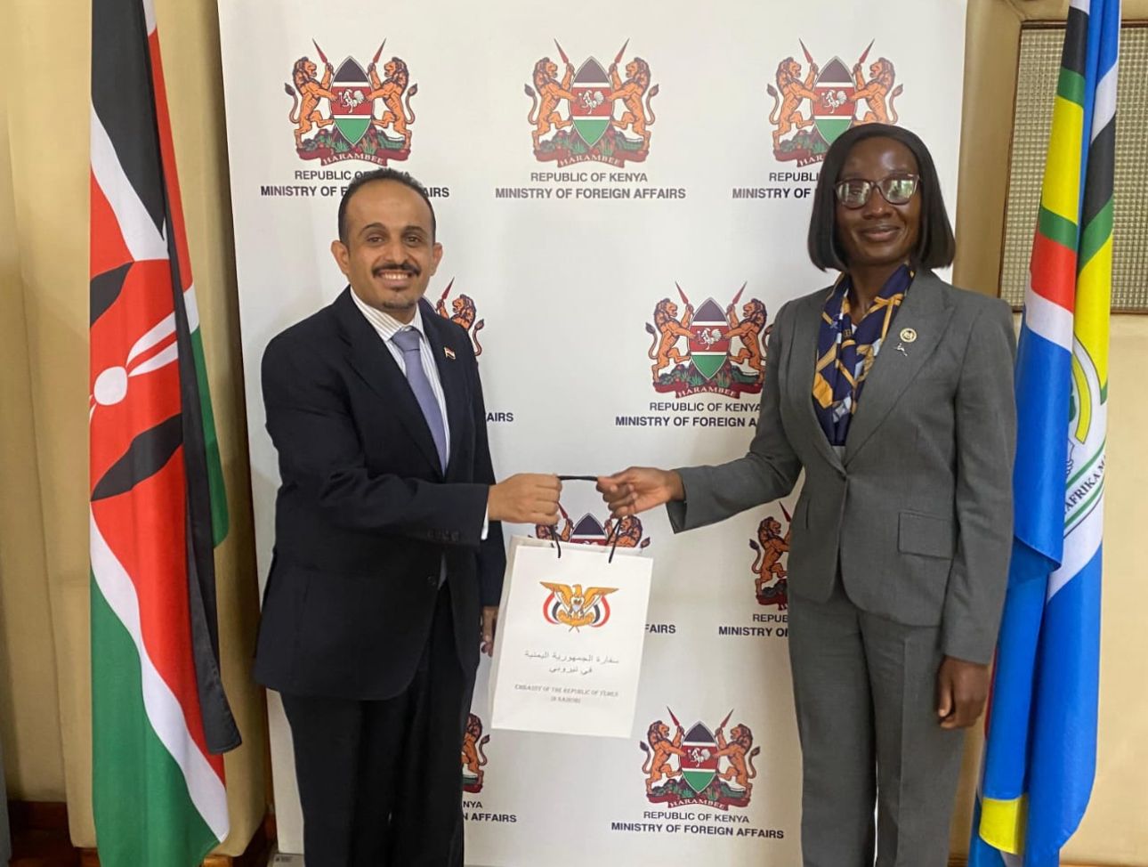 العواضي يبحث مع مسؤولة كيني سبل تعزيز العلاقات الثنائية