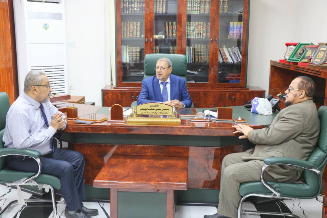رئيس مجلس القضاء الأعلى يطلع على سير العملية التعليمية في المعهد العالي للقضاء