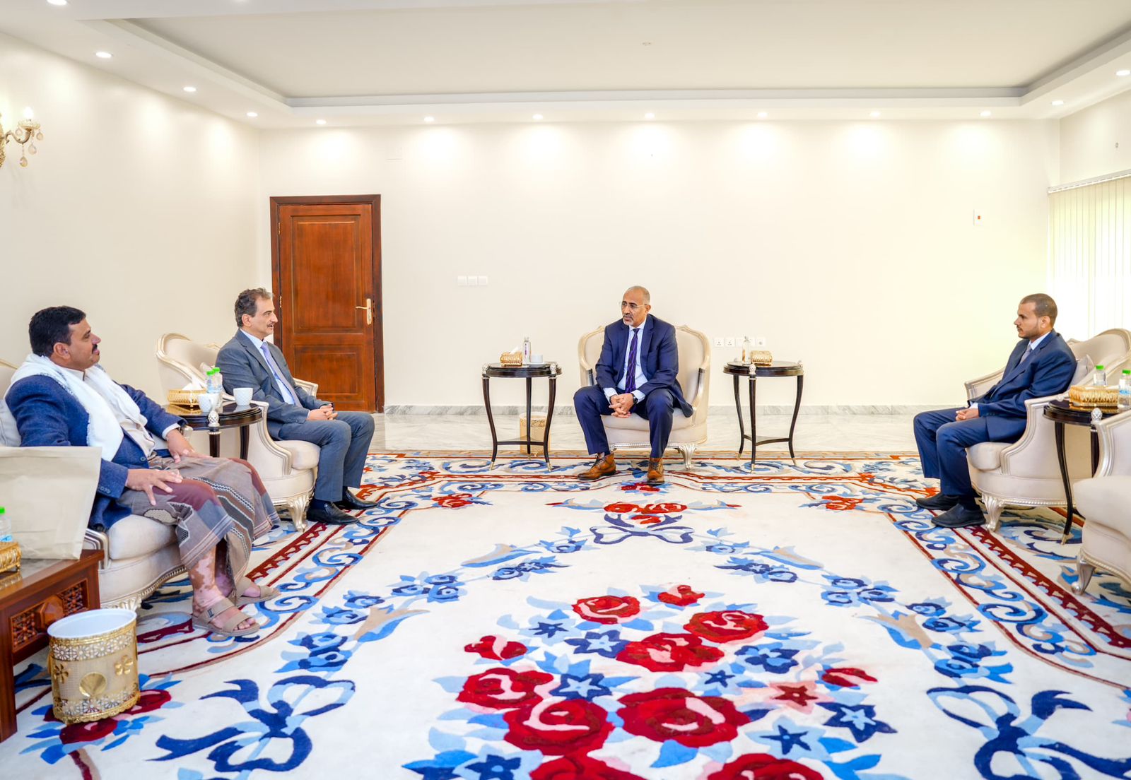 عضو مجلس القيادة اللواء الزُبيدي يطّلع على المخطط الإنشائي لمشروع مركز المؤتمرات والمعارض بشبوة