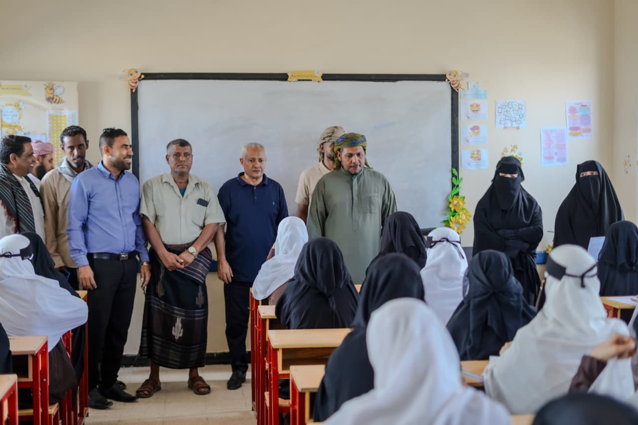 محافظ سقطرى يدشن امتحانات الفصل الدراسي الأول للعام الدراسي 2025–2026م