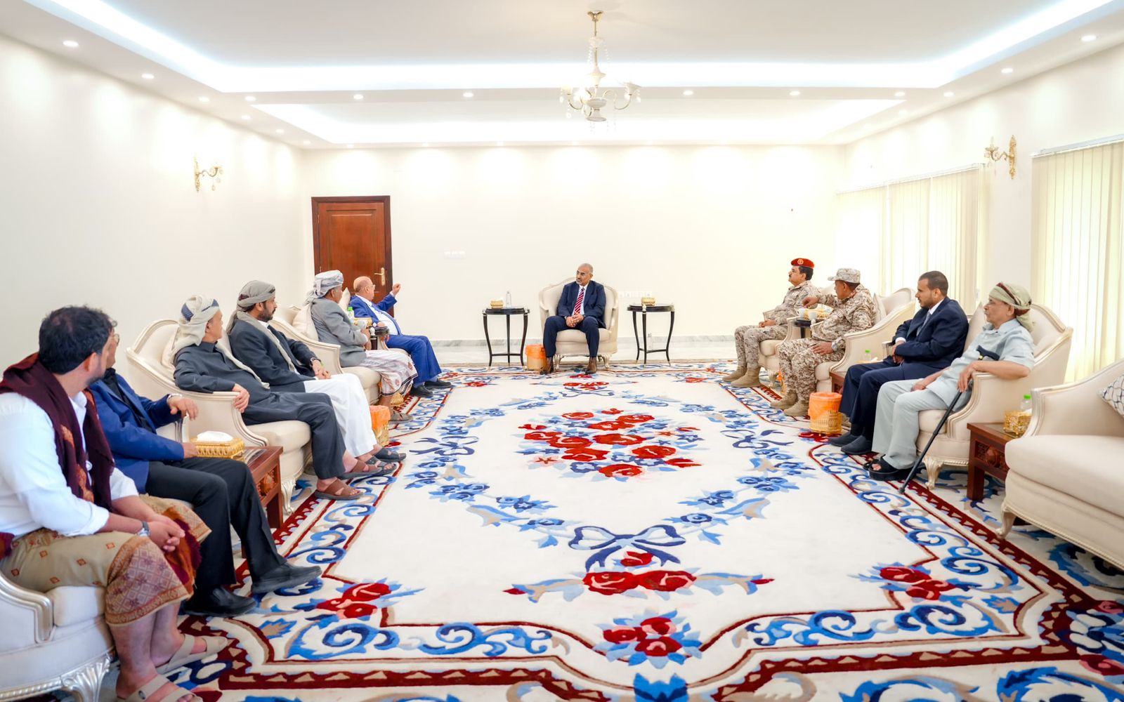 عضو مجلس القيادة اللواء الزُبيدي يستقبل رئيس مجلس النواب