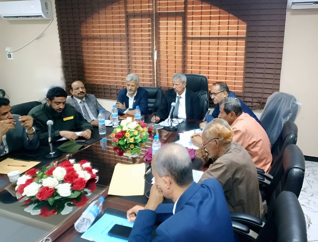 تنفيذي لحج يناقش تقريرَي مكتب الشؤون الاجتماعية وفرع هيئة المصائد السمكية بالمحافظة