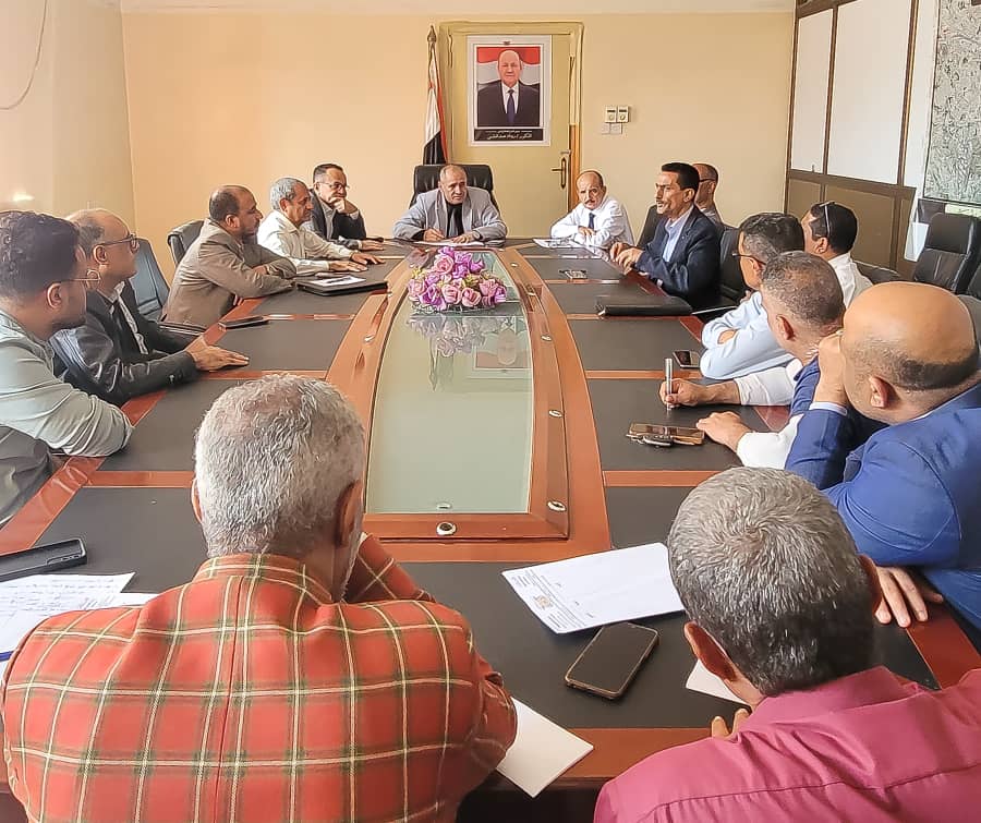 اجتماع بتعز يناقش سير مراقبة أسعار الأدوية والمستلزمات الطبية بالمحافظة