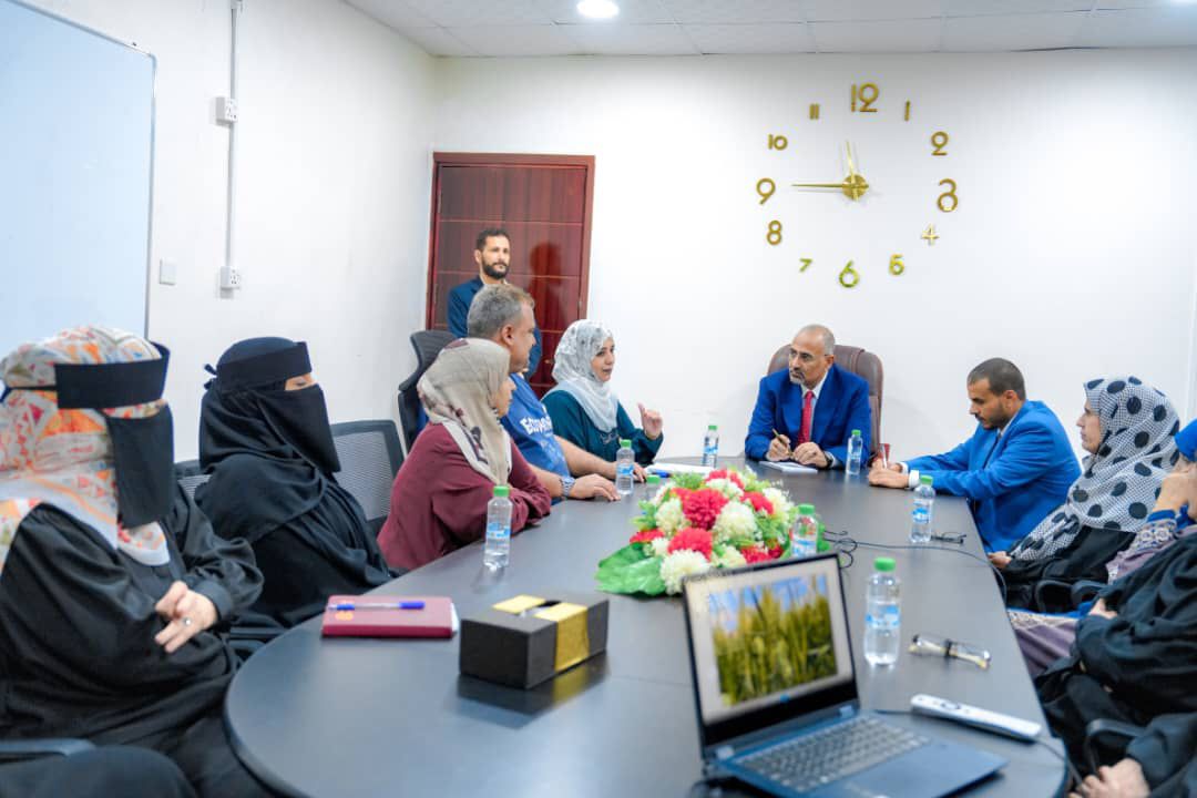 اللواء الزبيدي يتفقد سير العمل في الجهاز المركزي للإحصاء