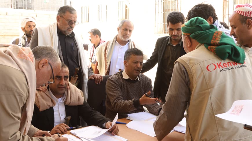 الخدمة المدنية بمأرب تفتح حافظات اثبات حضور للموظفين النازحين المتوقفة رواتبهم ومطابقة بياناتهم