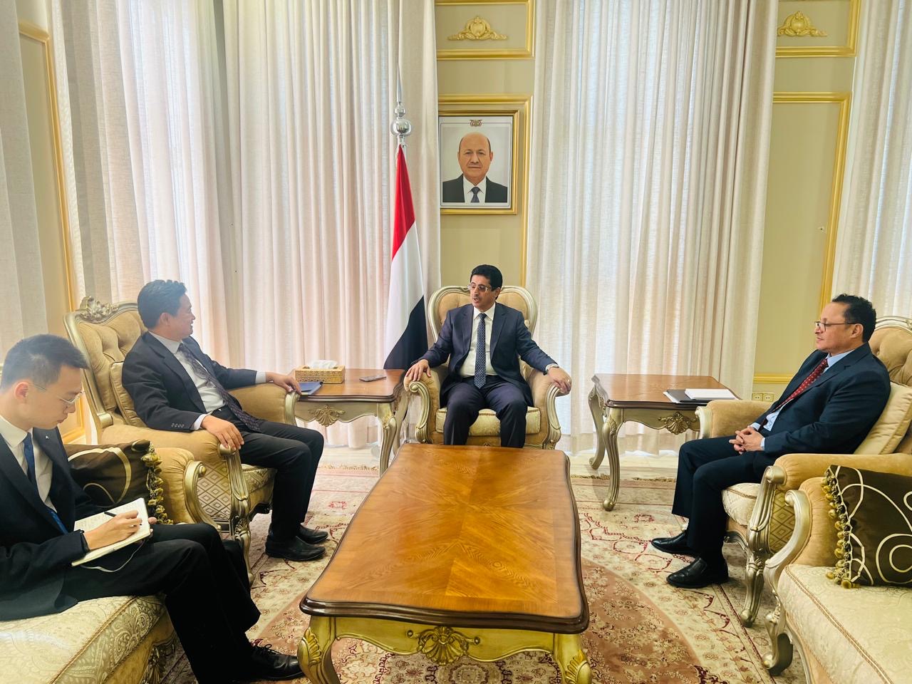 وكيل وزارة الخارجية يبحث مع القائم بأعمال السفارة الصينية تعزيز التعاون الثنائي