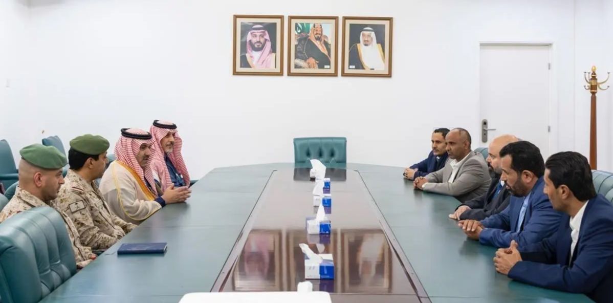 الوفد الحكومي المفاوض يلتقي السفير السعودي لدى اليمن