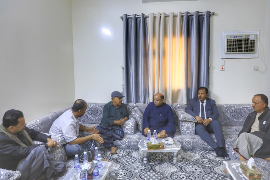 محافظ حضرموت يشيد بدور قوة حماية الشركات النفطية في تأمين المنشآت والحقول النفطية