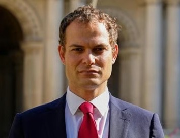 بريطانيا ترحب بدعوة فخامة الرئيس لعقد مؤتمر للمكونات الجنوبية وتجدد دعمها لوحدة اليمن ومجلس القيادة الرئاسي